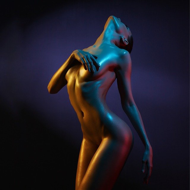nahé tělo ženy