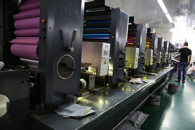tiskový stroj